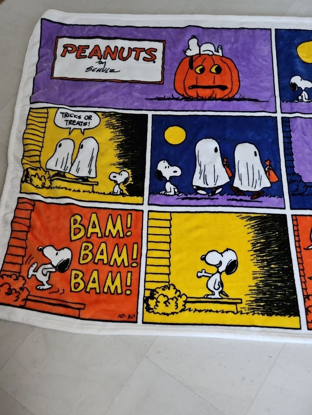 Hallmark Peanuts Trick-or-Treat Halloween Throw Blanket 50